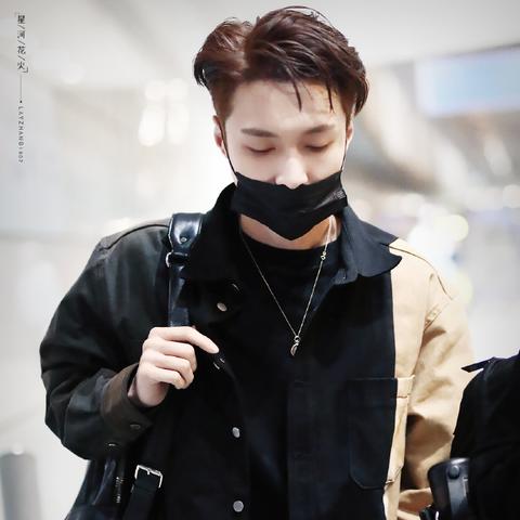 张艺兴最新行程曝光，多元才华展现