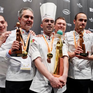 教练万岁，热血赛场激情点燃最新章节