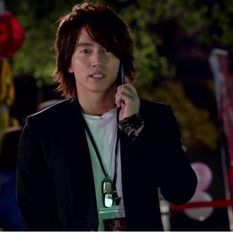 郑伊健最新发型，潮流引领新风尚