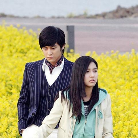 金贤重最新魅力瞬间图片报道